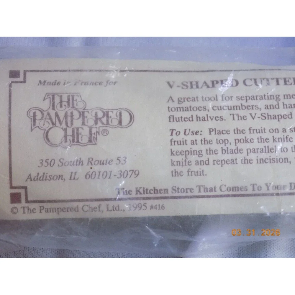 Pampered Chef V Shaped Cutter w/ Paper New in plastic